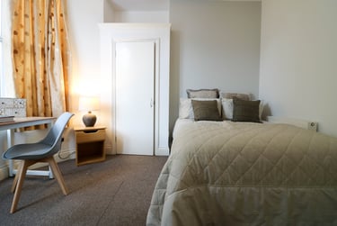 13 bed house, Lipson road, Lipson, Plymouth, PL48PN - Image 1